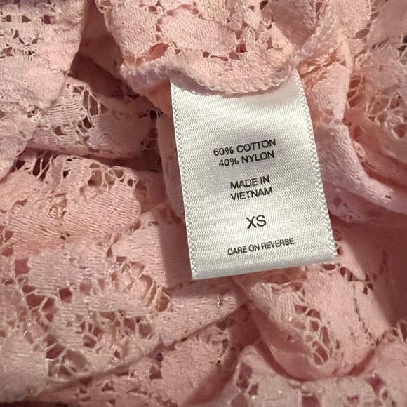 ⭐️New York & Company Pink Lace Button-Up  Top - Picture 7 of 7